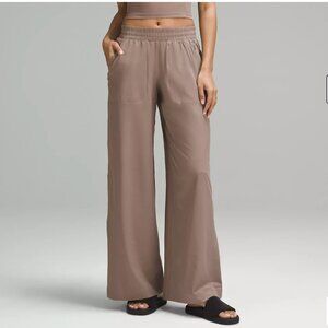 Lululemon Swift Mid-Rise Wide-Leg Pant in Taupetastic